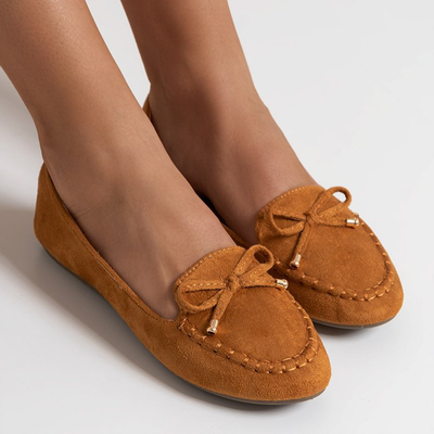 Light brown women's eco-suede loafers with a Norina bow - Shoes