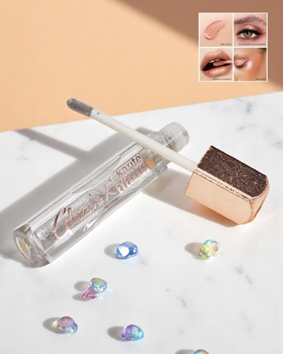 Shimmering liquid eyeshadow in the color Silver