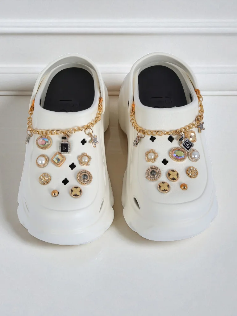 Caligae Aurelia Bianca sandals with chain decorations in glamour style