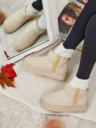 Short women's snow boots a'la Pravel