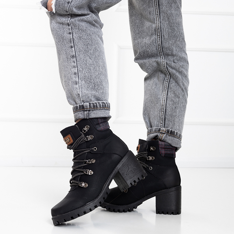 OUTLET Black women's boots on the post Royaltan - Footwear