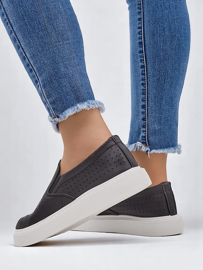 Royalfashion sieviešu perforētie slaidās kurpes Emillia