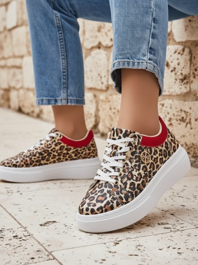 Royalfashion Women's perforated sports sneakers Leopess