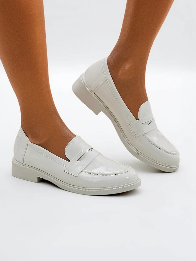 Royalfashion Sieviešu lakoti mokasīni Aylay