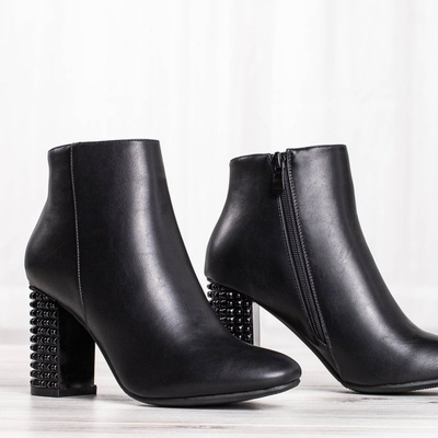 Black boots on a higher post with studs Tevassa - Footwear