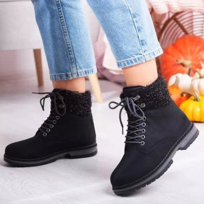 OUTLET Black insulated boots Dorcas - Footwear