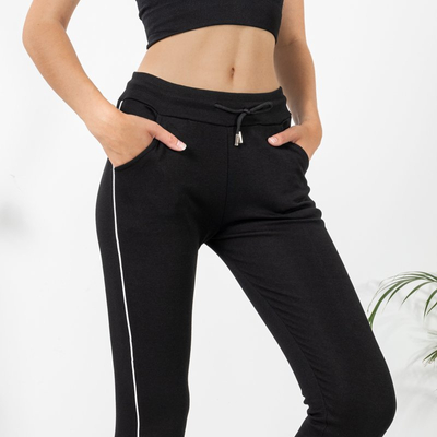 Черные женские брюки с лампасами