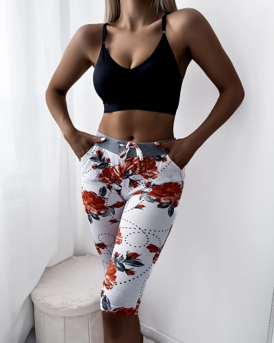 Женские белые шорты длиной 3/4 с красными цветами PLUS SIZE - Одежда