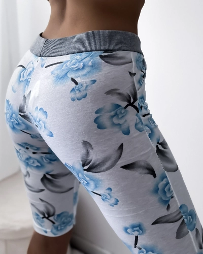 Royalfashion Белые женские шорты длиной 3/4 в синих цветах PLUS SIZE