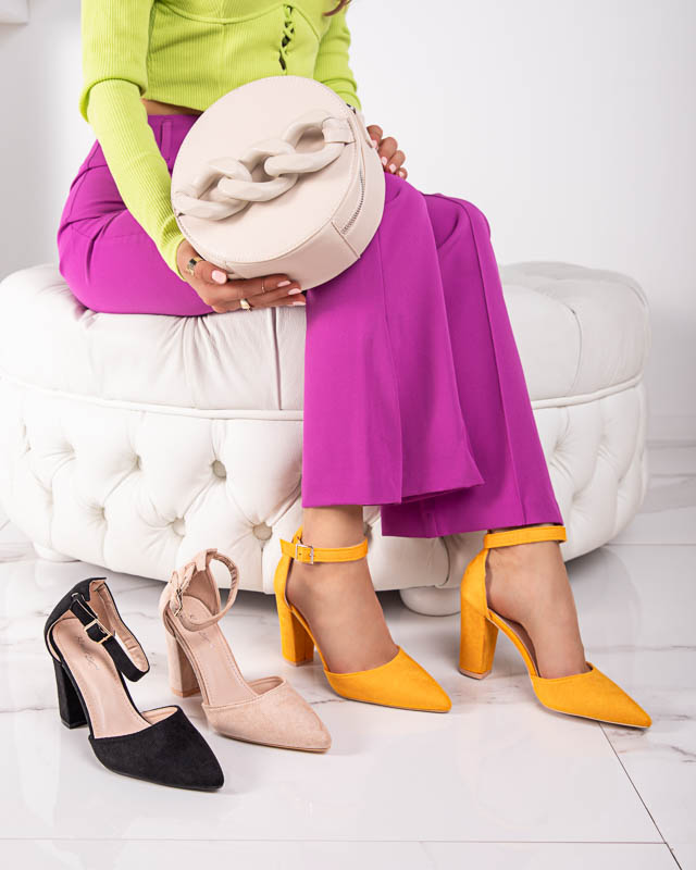 Bēšas sieviešu sandales uz Kinotia staba - Apavi