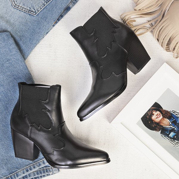 Black boots on the post of the cowboy boots Catenia - Footwear