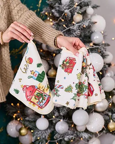 Royalfashion Ziemassvētku komplekts ar 4 virtuves dvielīšiem Merry Xmas