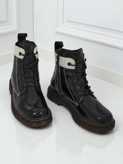 Perseida Nero women's ankle boots made of ecological patent leather, laced