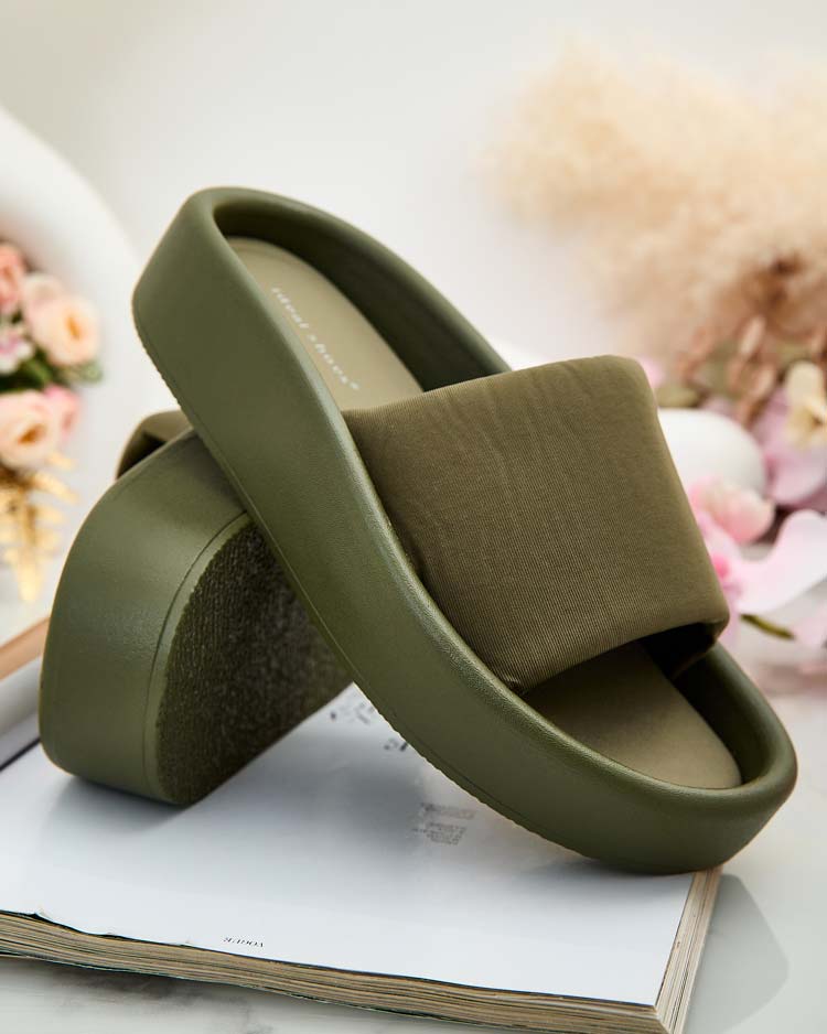 Royalfashion Women's Colelle flip-flops