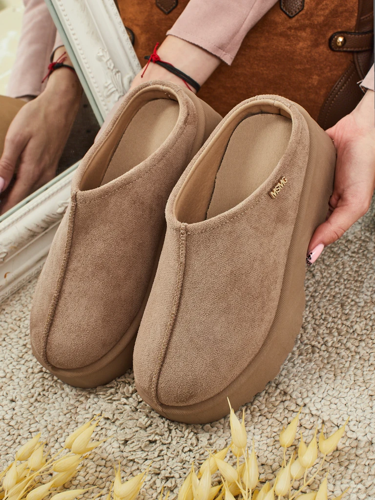 Lühikesed naiste karusnahast saapad Calindra