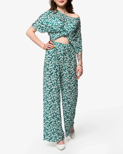 Sieviešu zaļš plisēts komplekts ar melniem ziediem - Apģērbs