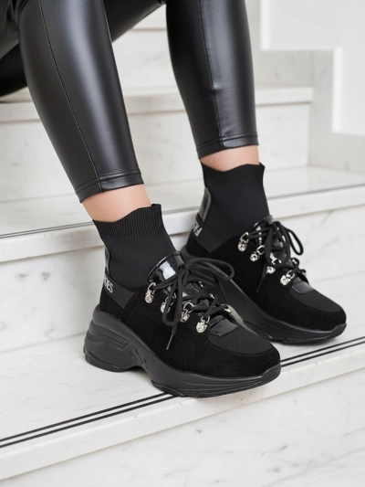 Royalfashion Women's black insulated Aleppo sneakers