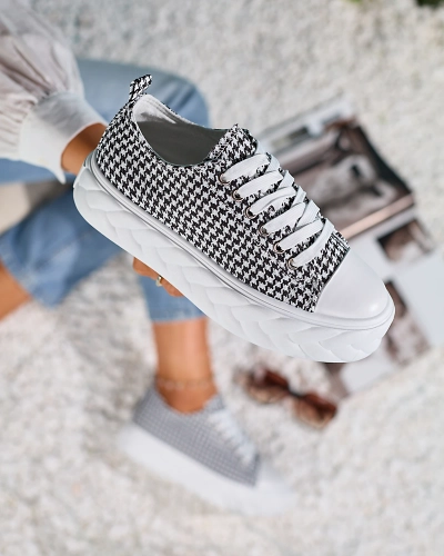 Royalfashion Black and white women's sneakers in pepit Aderin