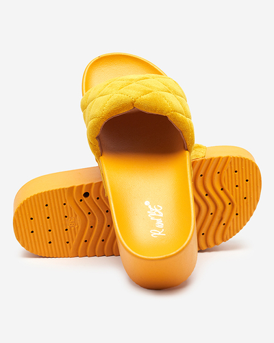 OUTLET Yellow women's quilted platform flip-flops Koriner - Footwear