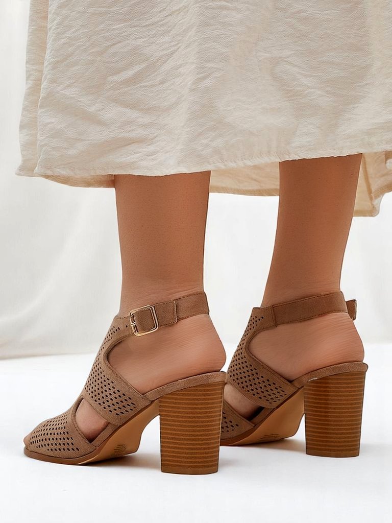 Royalfashion sieviešu perforētās blokpapēžu sandales Abetle