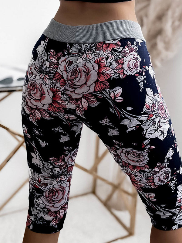 Ziedu 3/4 sieviešu šorti tumši zilā un koraļļu krāsā PLUS IZMĒRS - Apģērbs