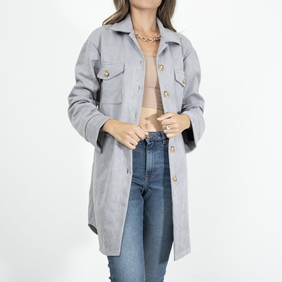 Серая женская куртка-рубашка oversize с екозамши