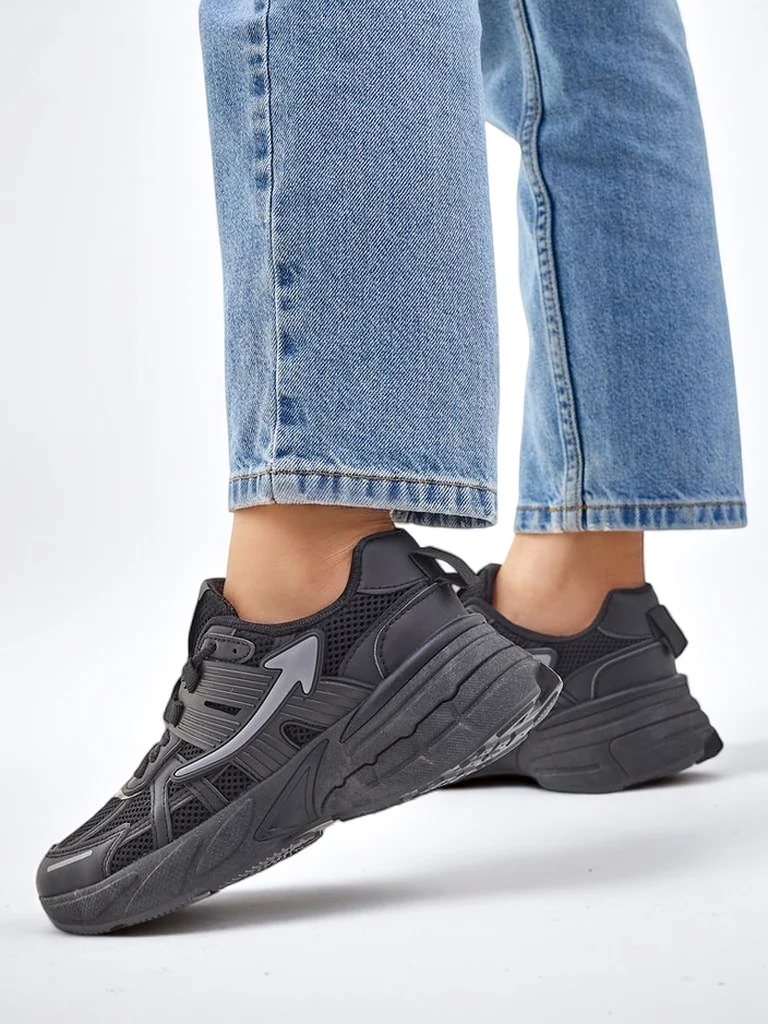 Royalfashion Women's sports sneakers on a thicker sole Beysa