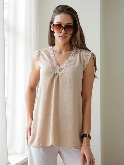 Женская безрукавка Royalfashion с кружевом