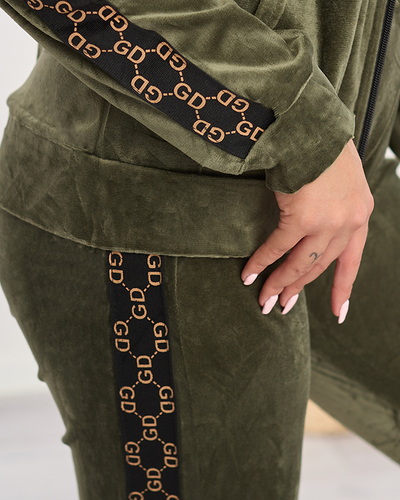 Женский спортивный костюм в зеленую полоску - Одежда