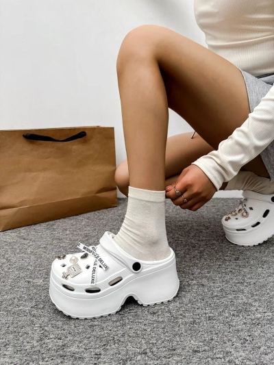 Royalfashion Sieviešu gumijas flip-flopi ar rotājumiem Dellos