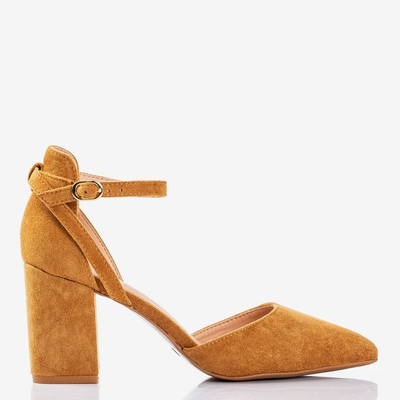 OUTLET Brown, cut-out pumps on a higher post. Party Time - Footwear