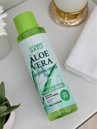 Soothing and moisturizing micellar cleansing water with aloe vera for makeup removal