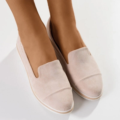 OUTLET Women's beige moccasins on a low wedge Dardariel - Shoes
