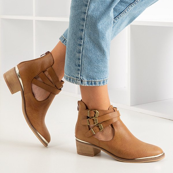 Brown women's boots with low heels with cut-outs Kysse - Footwear