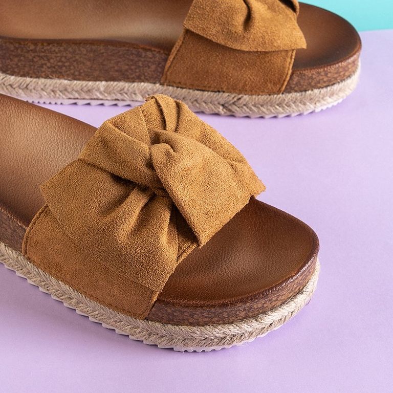 Women's slippers with a camel Jenis bow - Footwear