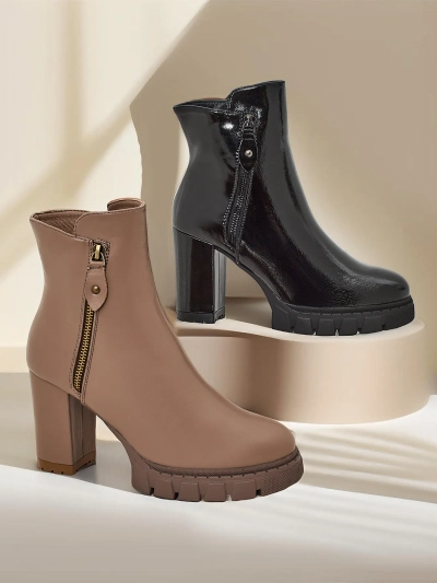 Royalfashion Patent women's ankle boots on a post Vemorro