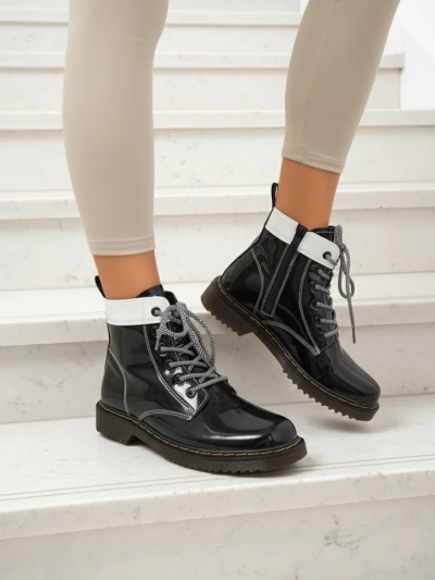 Perseida Nero women's ankle boots made of ecological patent leather, laced