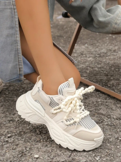 Royalfashion Women's sporty sneakers on a thicker sole Loness