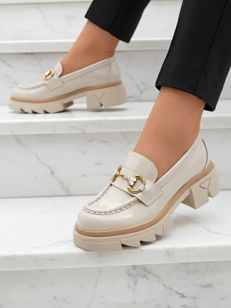 Lacquered beige women's moccasins with crystals Inriw - Footwear