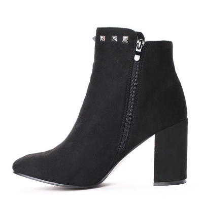 Czarne botki z ćwiekami - Obuwie