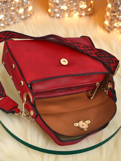 Ariadna Rosso women's eco-leather handbag with a decorative bee, red