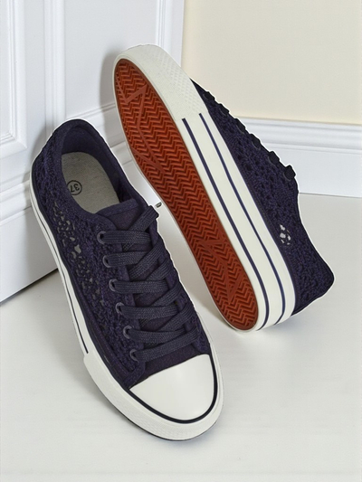Lavli balenciaga-sneakers Aureliana Vlootblou gemaak van oopgewerkte materiaal op 'n plat sool