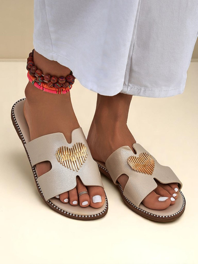 Royalfashion Damskie klapki na płaskiej podeszwie Heart Chic