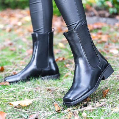 OUTLET Black women's boots with square toe Pyroqe - Footwear