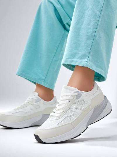 Royalfashion Women's sports sneakers on a thicker sole Moderax