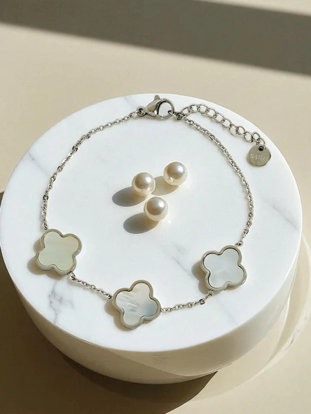 Callisto Nero Bracelet with Flower Motif