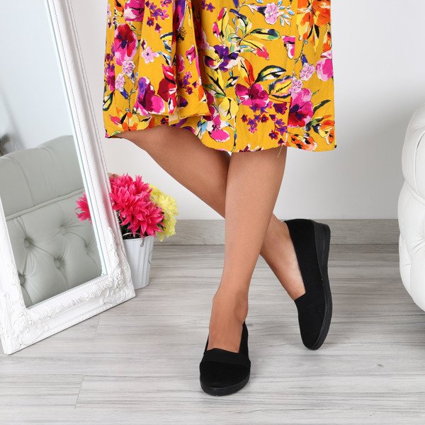 Czarne baleriny na koturnie z gumką Merry- Obuwie