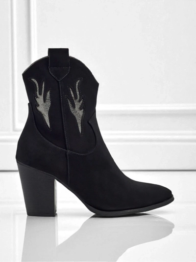 Женские ковбойские ботинки на каблуке с декоративными вставками Cendria