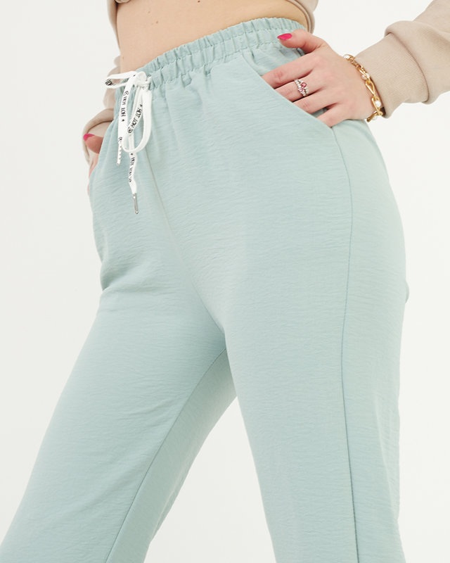 Зеленые женские брюки джогеры