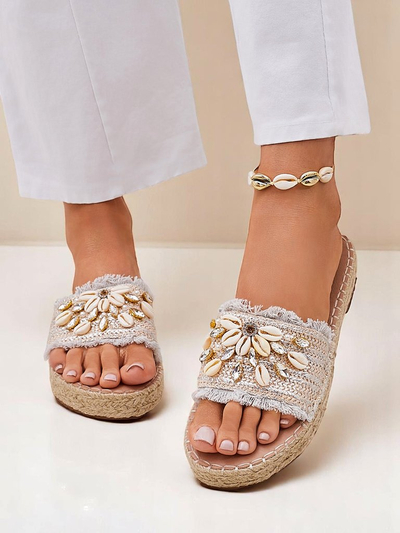 Royalfashion Perseida zilveren dames sandalen met schelpen op een platte zool